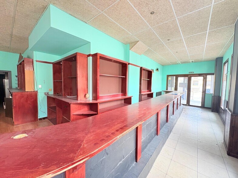 Retail in Toral de los Vados, León for sale - Building Photo - Image 1 of 17