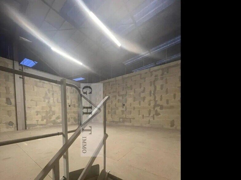 Office in BOISSY-L'AILLERIE for lease - Interior Photo - Image 2 of 4