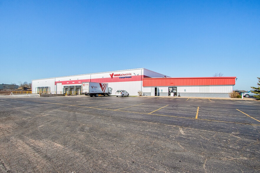 2755 Atlas Ave, Oshkosh, WI for sale - Building Photo - Image 2 of 9