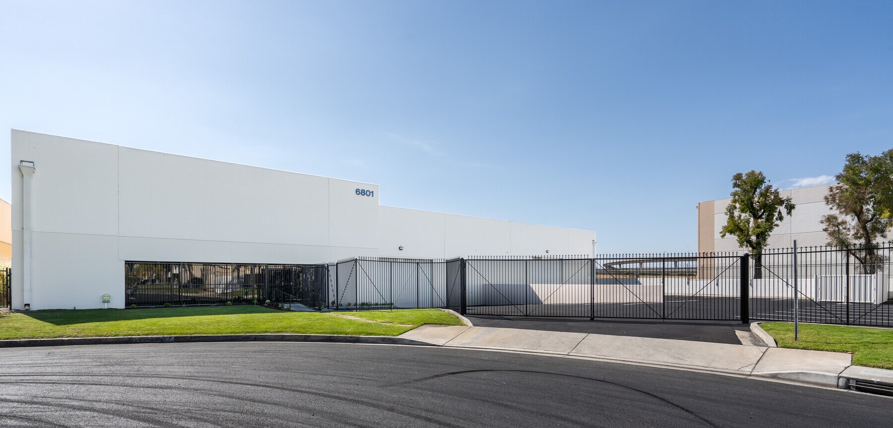 6801 De Bie Dr, Paramount, CA 90723