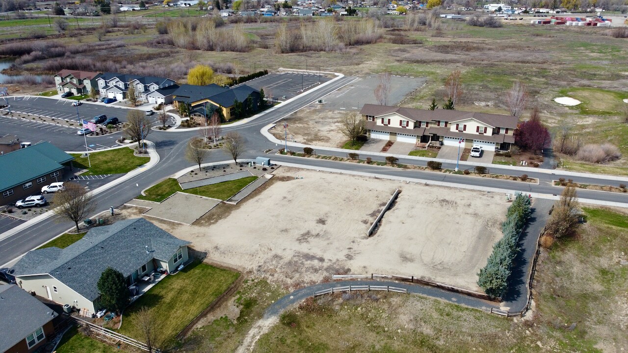 803 Fountain blvd, Zillah, WA 98953 Zillah Lakes Townhouse Lots