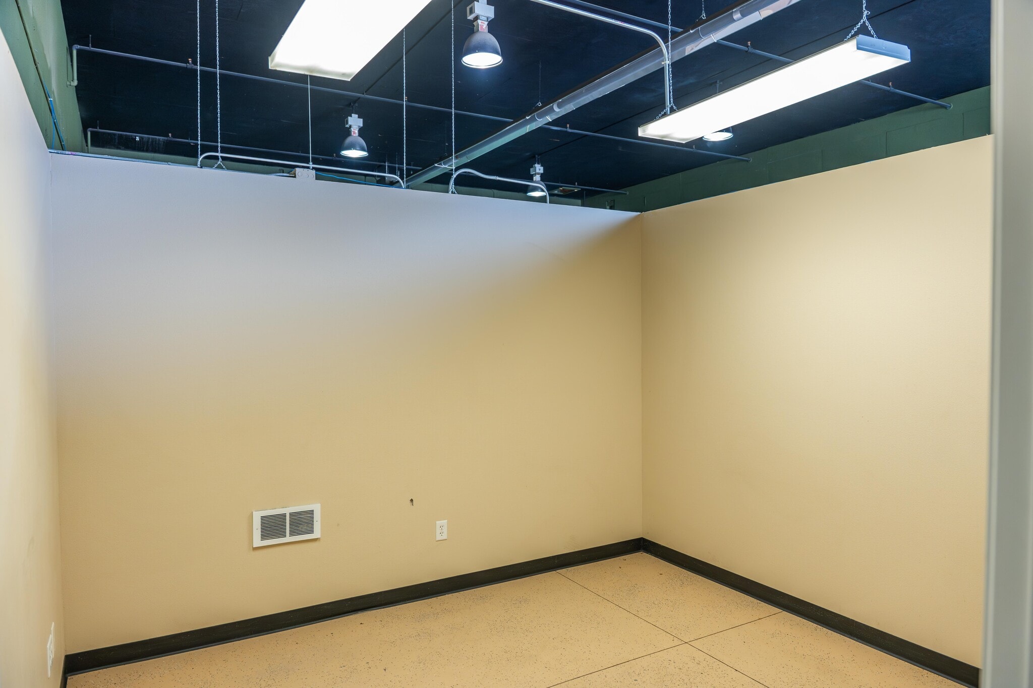 628 Kraft Loop Rd, Casper, WY for lease Interior Photo- Image 1 of 8