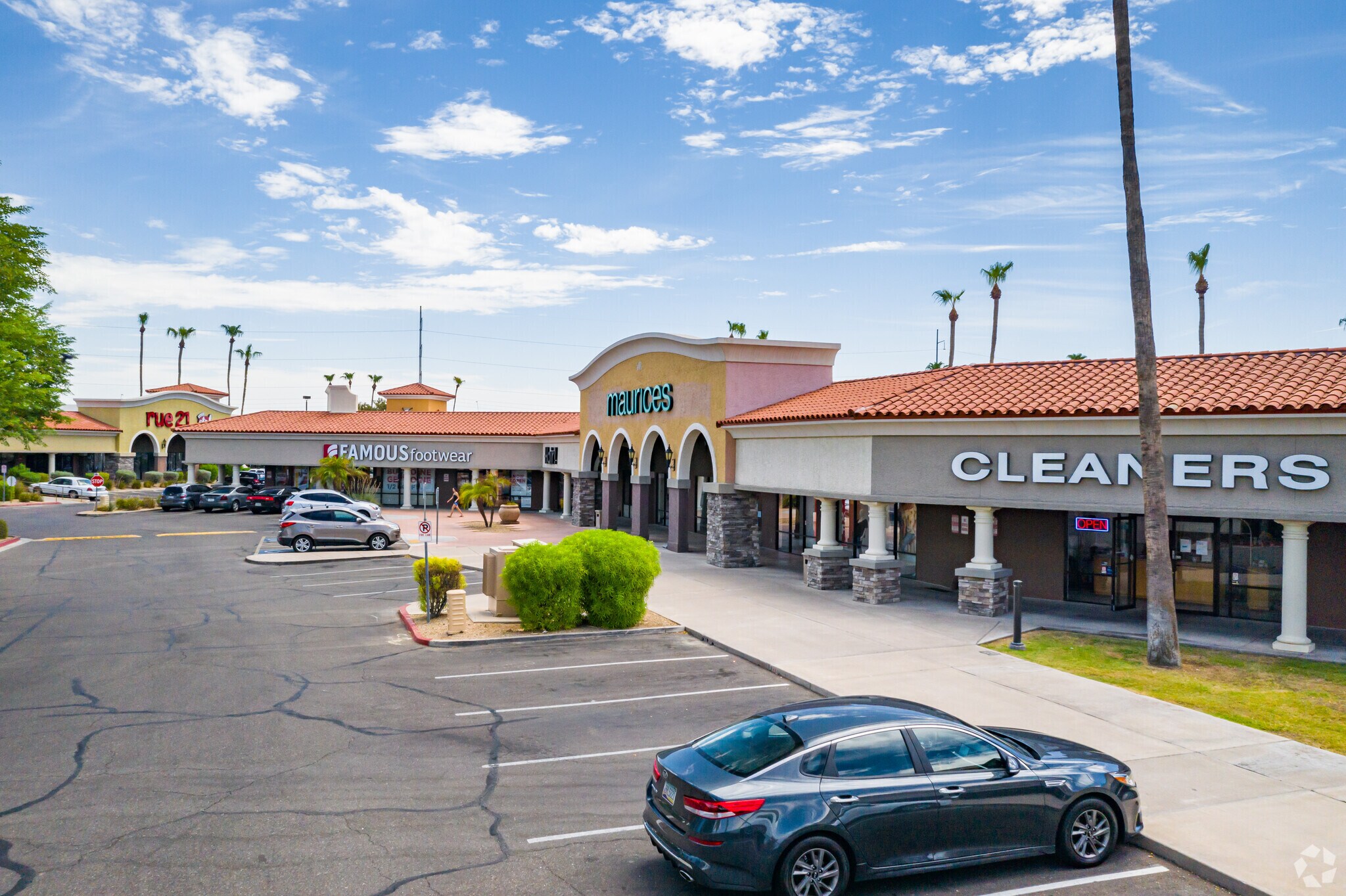 N 7th St E Bell Rd, Phoenix, AZ 85022 Bell Towne Centre