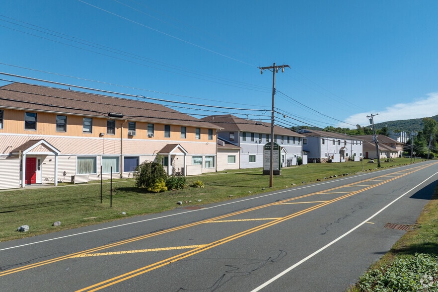 100 Quarry Rd, Hamburg, NJ for lease - Building Photo - Image 2 of 16