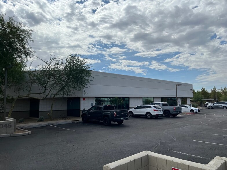 4045 E Union Hills Dr, Phoenix, AZ for lease - Building Photo - Image 2 of 5