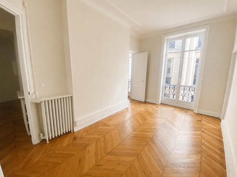 Office in Paris for lease - Building Photo - Image 2 of 8