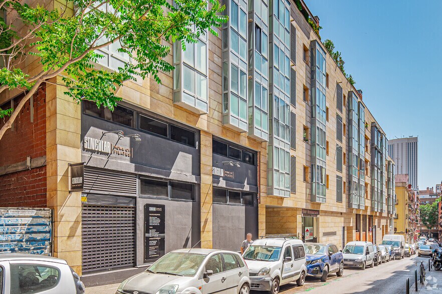 Multifamily in Madrid, Madrid for sale - Building Photo - Image 2 of 2