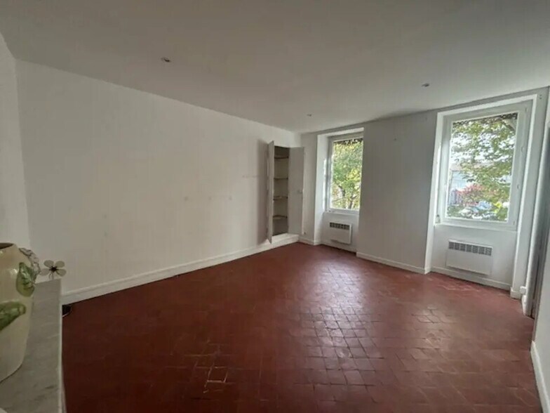 Office in Saint-Rémy-de-Provence for lease - Interior Photo - Image 2 of 3