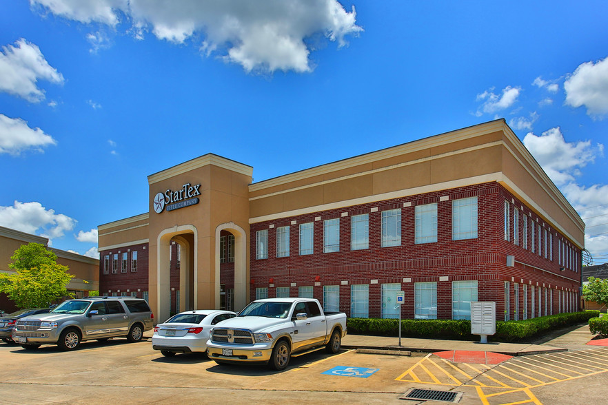 9330 W Broadway St, Pearland, TX for lease - Building Photo - Image 2 of 33