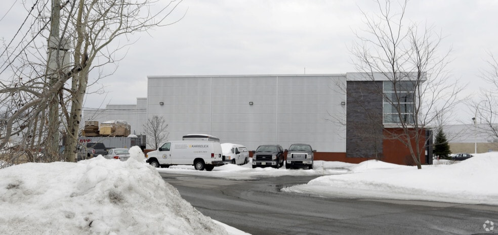 10 Rue Gaston-Dumoulin, Blainville, QC for lease - Building Photo - Image 3 of 36