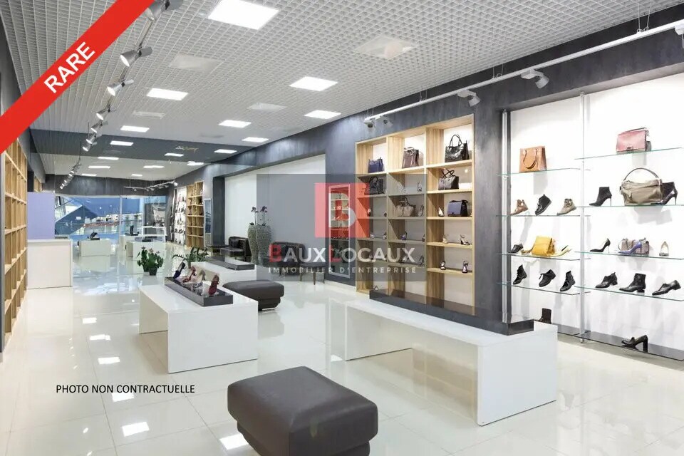 Retail in Vaison-la-Romaine for lease Interior Photo- Image 1 of 2