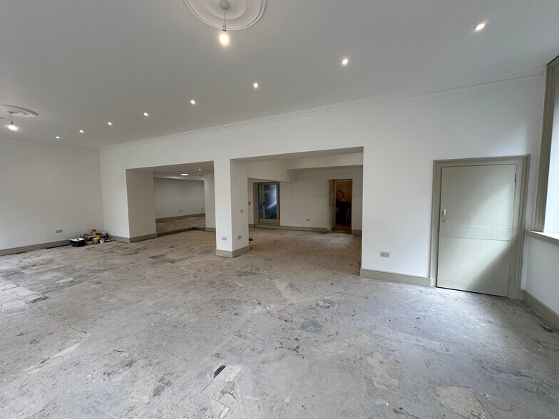 5 High St, Shepton Mallet for lease - Building Photo - Image 2 of 6