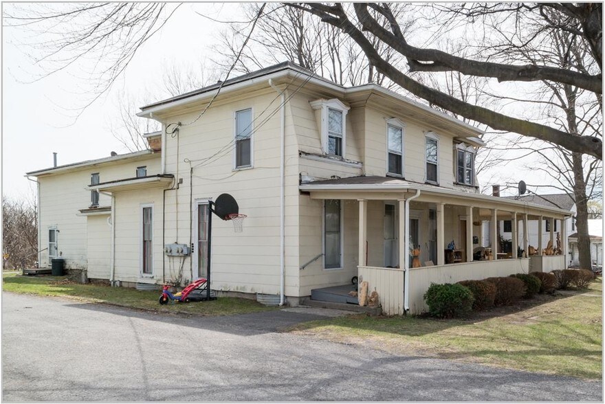 92 Lake St, Le Roy, NY for sale - Building Photo - Image 1 of 1