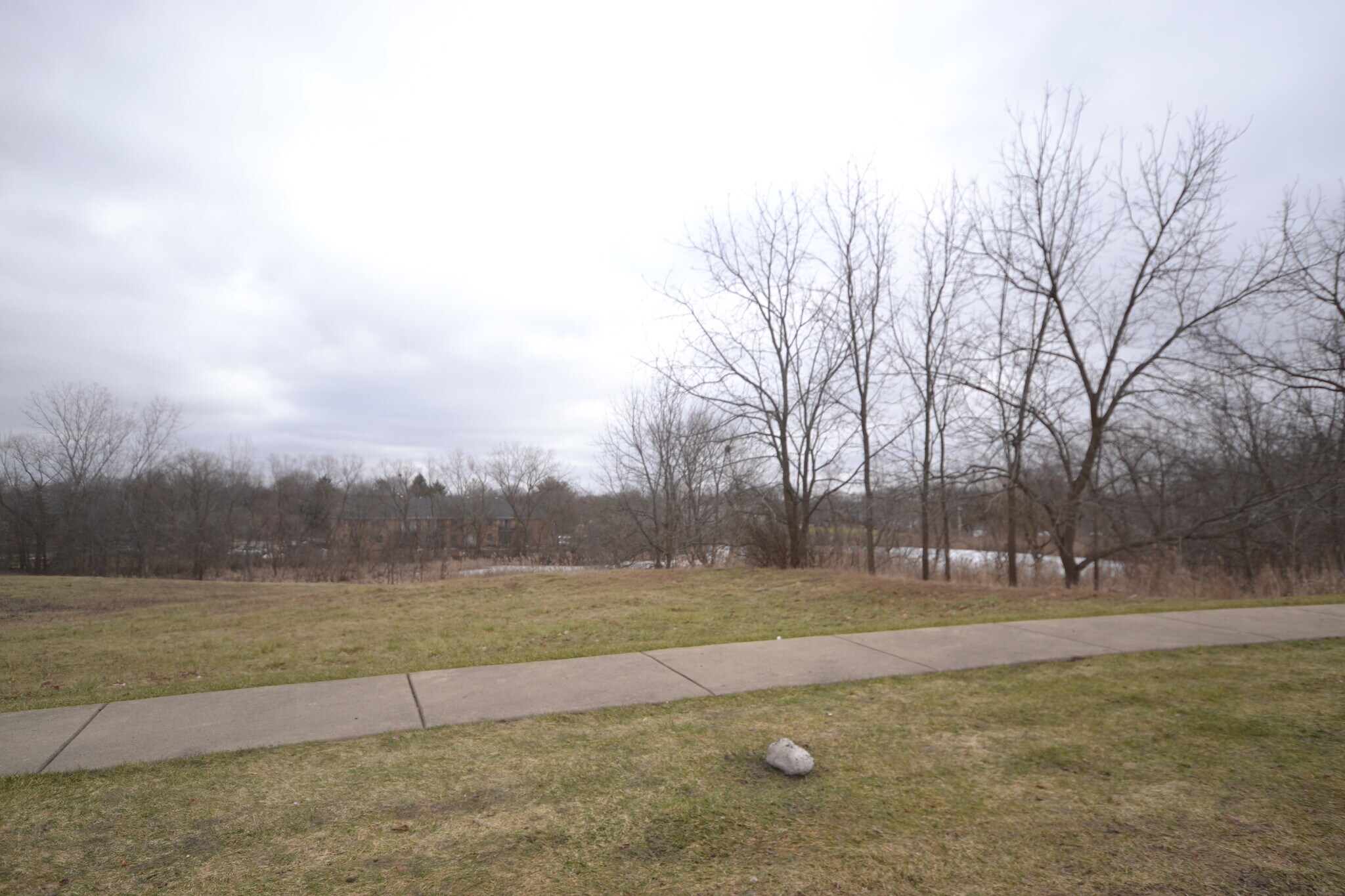 1 Highland Springs, Elgin, IL for sale Primary Photo- Image 1 of 3