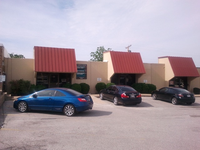 1509-1511 W Gore Blvd, Lawton, OK for lease - Building Photo - Image 3 of 22
