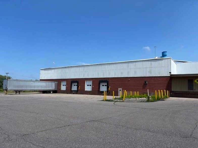 2875 S Pipestone Rd, Benton Harbor, MI for lease - Building Photo - Image 2 of 18