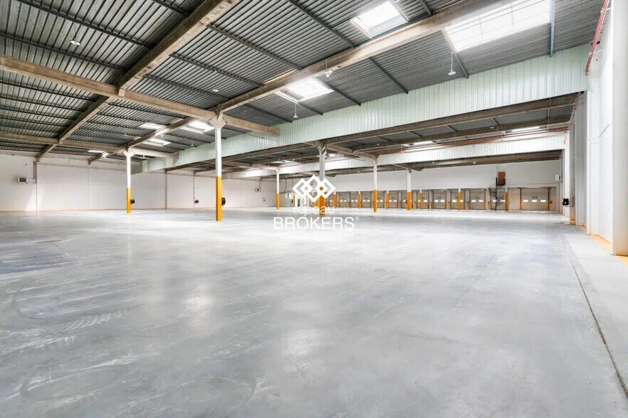 Industrial in Trappes for lease - Building Photo - Image 3 of 8
