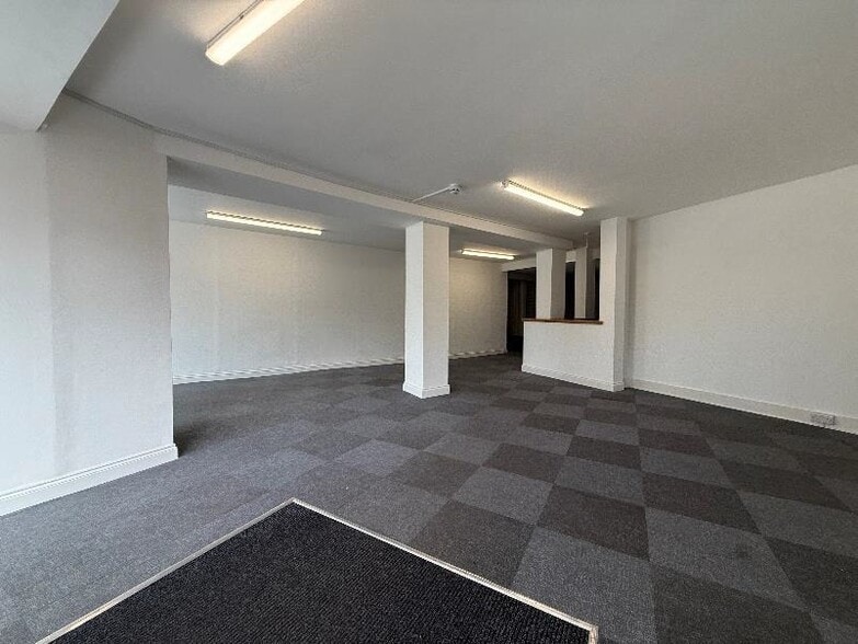 4-5 Piermont Pl, Dawlish for sale - Interior Photo - Image 3 of 6