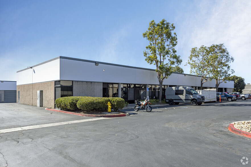 7975 Dunbrook Rd, San Diego, CA for lease - Primary Photo - Image 1 of 3