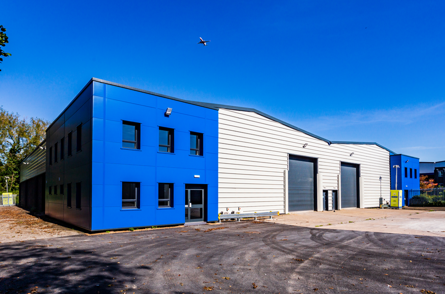Bird Hall Ln, Stockport for lease - Building Photo - Image 2 of 10