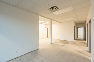 2500 Rue Jean-Perrin, Québec, QC for lease Interior Photo- Image 2 of 2