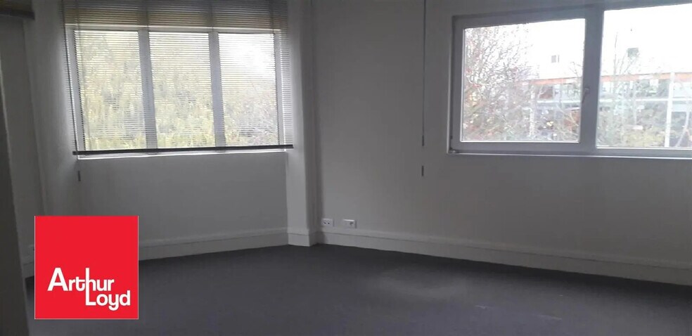 Office in Chartres for lease - Interior Photo - Image 2 of 2