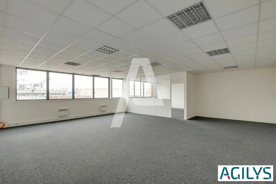 Industrial in Lisses for lease - Interior Photo - Image 3 of 8