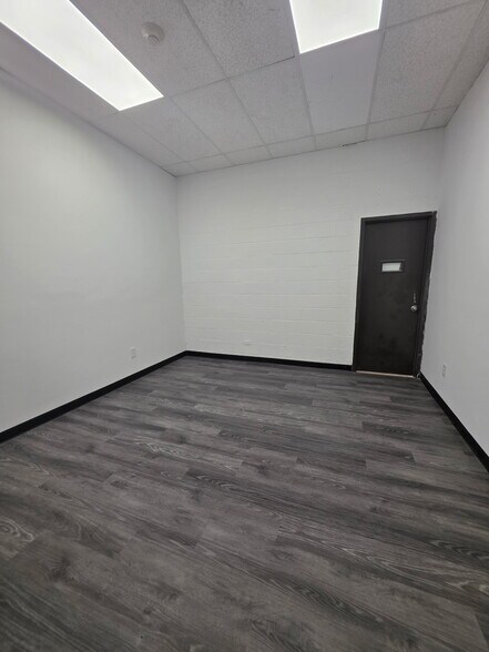 401-425 E Hunting Park Ave, Philadelphia, PA for lease - Building Photo - Image 2 of 5