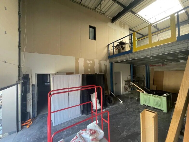 Flex in Corbas for lease - Interior Photo - Image 2 of 10