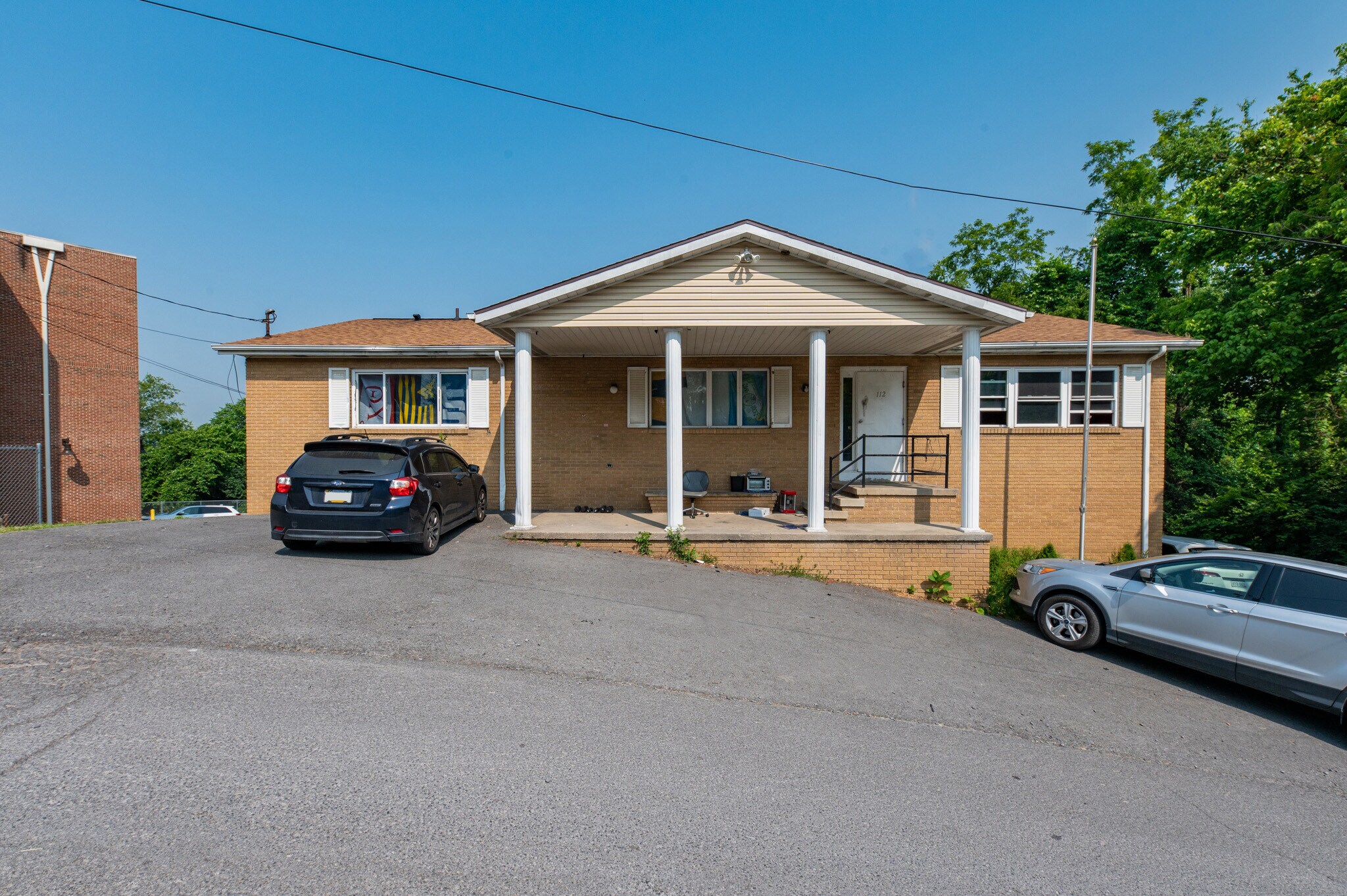 112 Waverly St, WV 26505 6,264 (+/) SQ FT Student