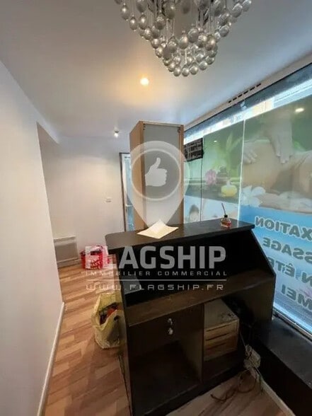 Retail in Paris for sale - Interior Photo - Image 2 of 9