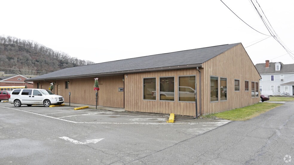 421 Market St, Freeport, PA 16229