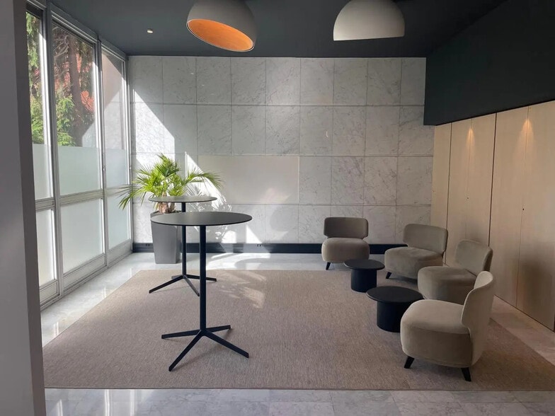 32 Rue De Cambrai, Paris for lease - Building Photo - Image 1 of 16