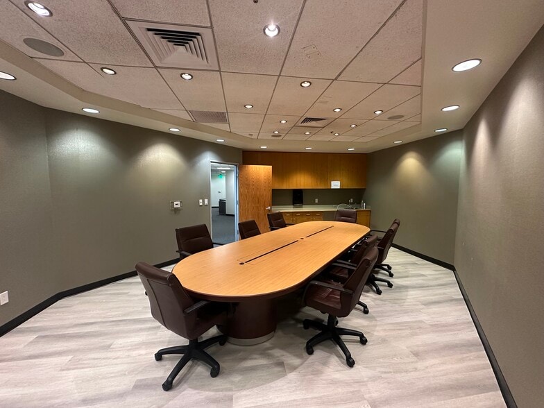 7925 Crossway Dr, Pico Rivera, CA for lease - Building Photo - Image 2 of 14