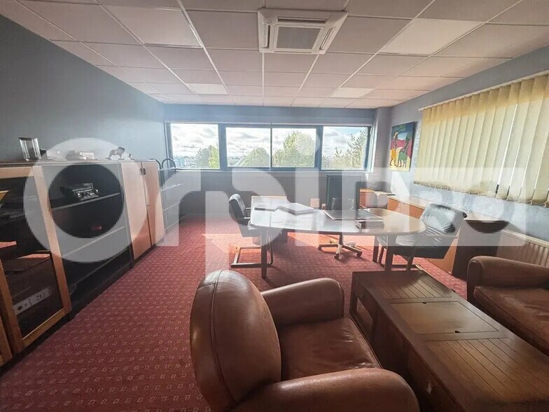 Office in Jaux for lease - Building Photo - Image 3 of 6