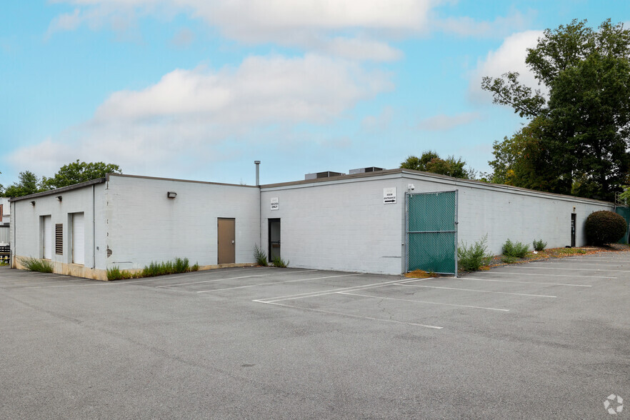 46 Rogers Rd, Haverhill, MA for lease - Building Photo - Image 2 of 7