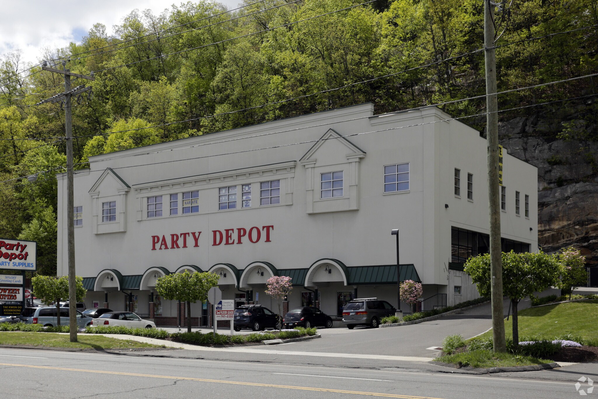 132 Federal Rd, Danbury, CT for sale Primary Photo- Image 1 of 1