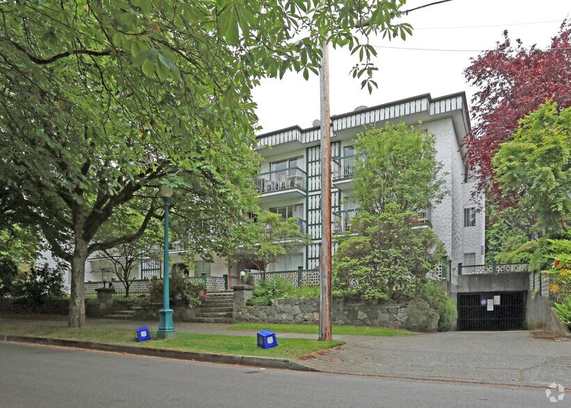 110 W 10th Ave, Vancouver, BC V5Y 1R6 Multifamily for Sale