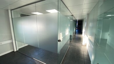 Unit R4 Offices, Northfleet Industrial Est, Lower Rd, Northfleet for lease Building Photo- Image 1 of 1