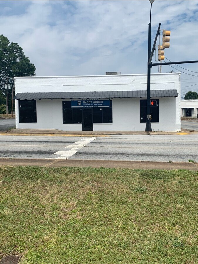 1702 N Main St, Anderson, SC 29621