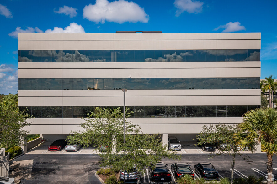 7900 Oak Ln, Miami Lakes, FL for lease - Building Photo - Image 2 of 6