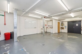 61 Waterside, Chesham for lease Interior Photo- Image 1 of 5