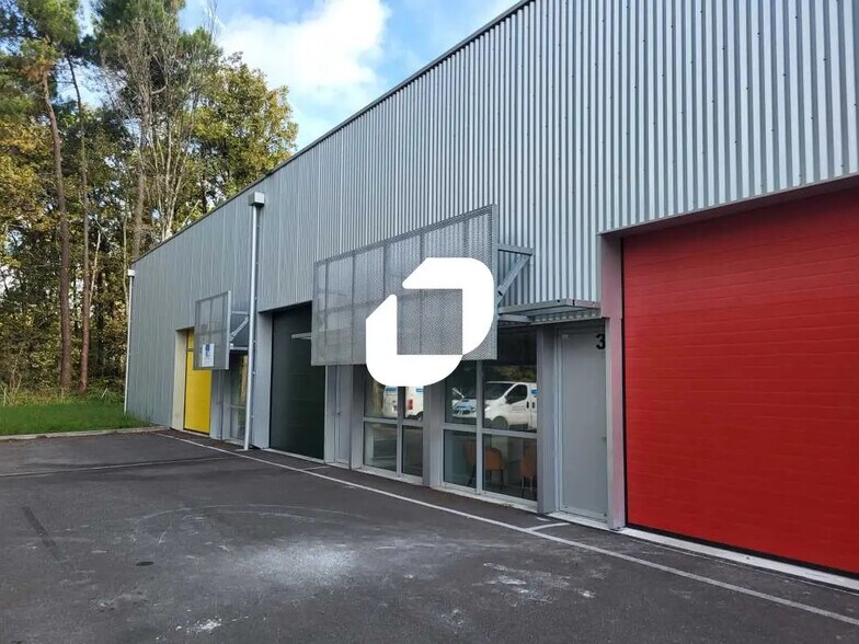 Flex in Pessac for lease - Building Photo - Image 1 of 5