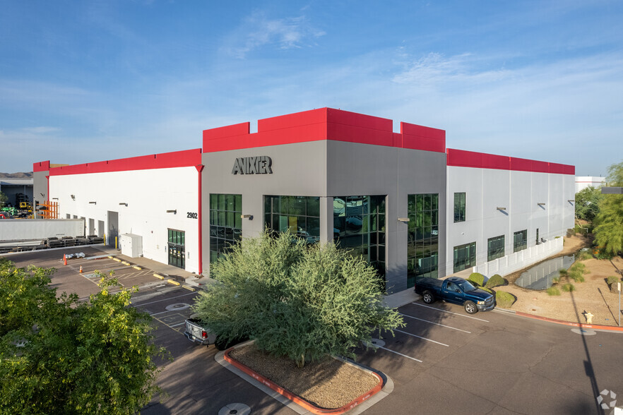 2902 S 44th St, Phoenix, AZ for lease - Primary Photo - Image 1 of 8