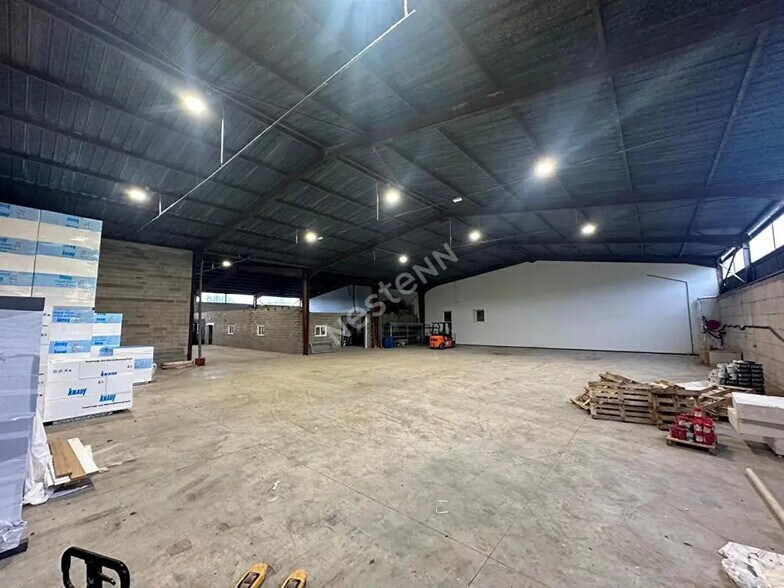 Industrial in Lachambre for lease - Interior Photo - Image 1 of 4