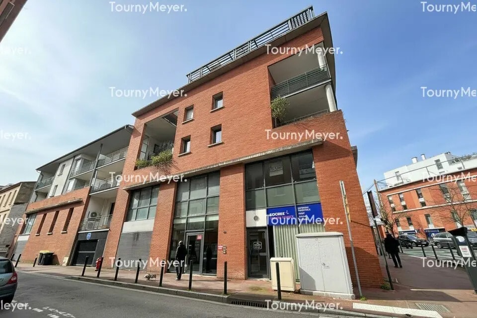 Office in Toulouse for sale Building Photo- Image 1 of 13