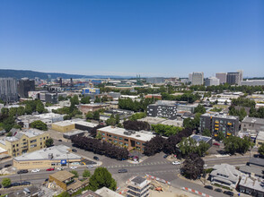 975 SE Sandy Blvd, Portland, OR - aerial  map view - Image1