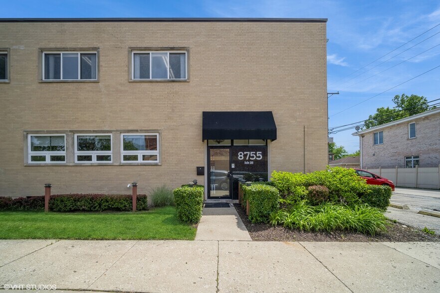 8755 Trumbull Ave, Skokie, IL for lease - Building Photo - Image 3 of 22