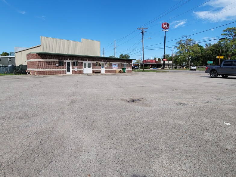 420 S Washington Ave, Cleveland, TX for sale - Building Photo - Image 2 of 6