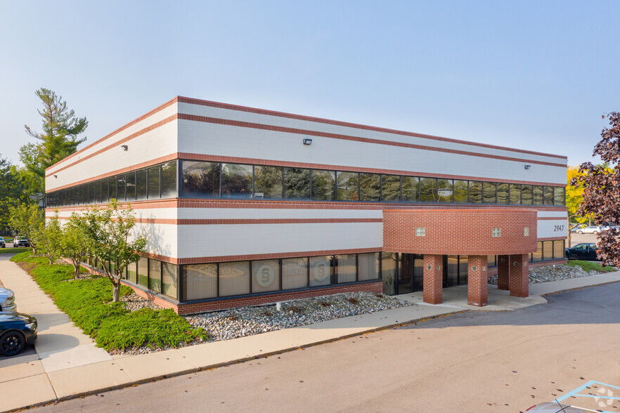 2947 Eyde Pky, East Lansing, MI for lease - Building Photo - Image 2 of 9